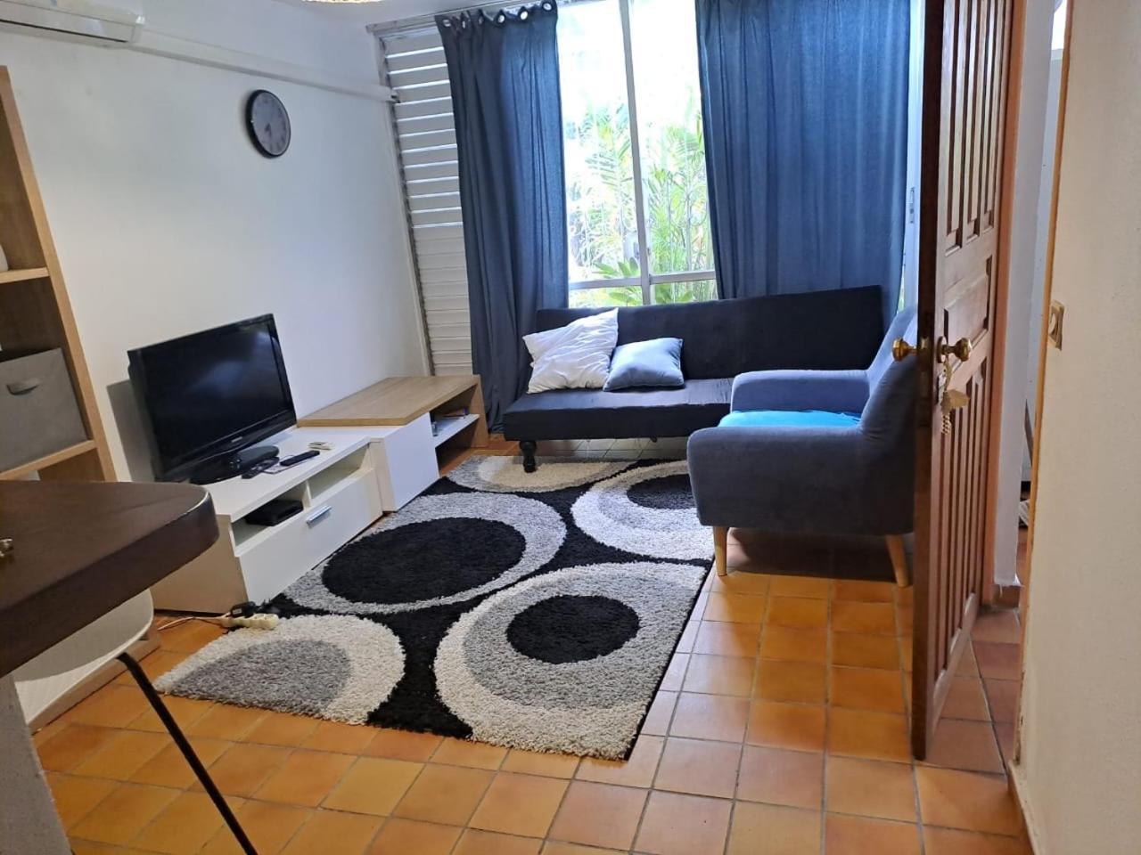 Appartement T2 Meuble Tout Confort Ле Госие Екстериор снимка